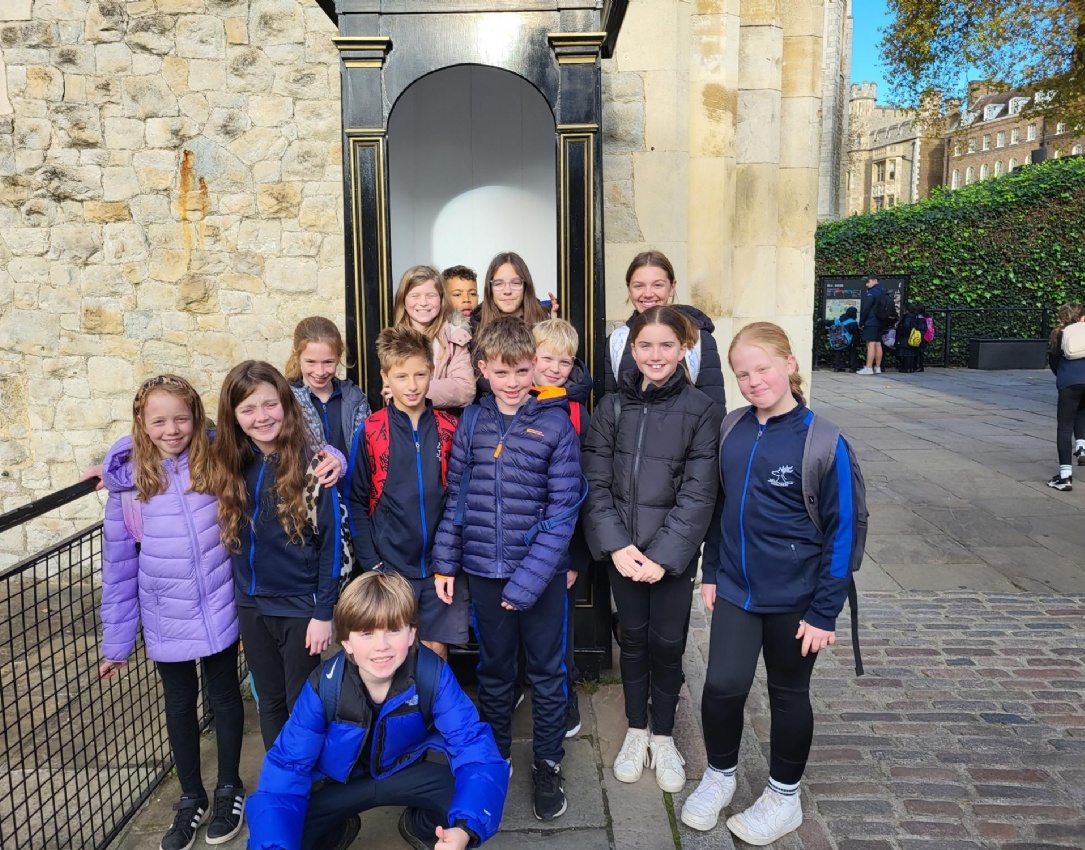 Picture showing Year 6 children at the Tower of London.